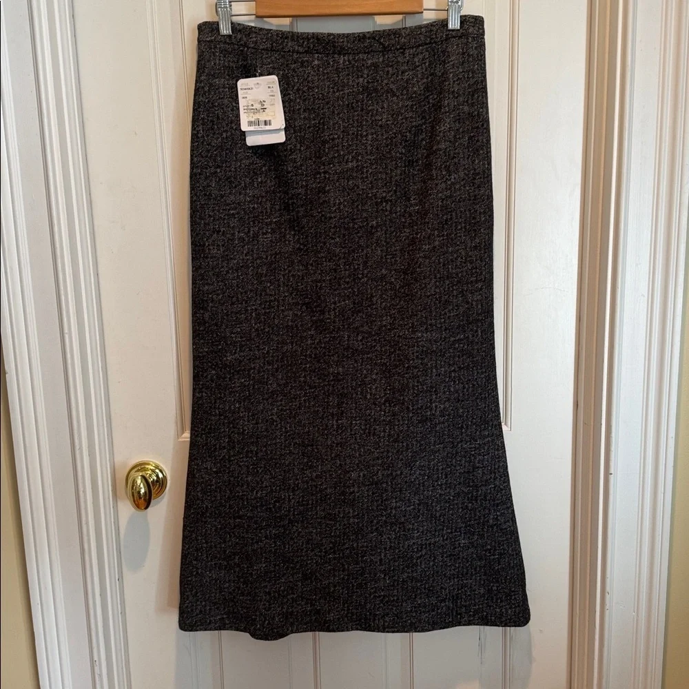 Don Caster NWT 🔥sale🔥black gray and white skirt